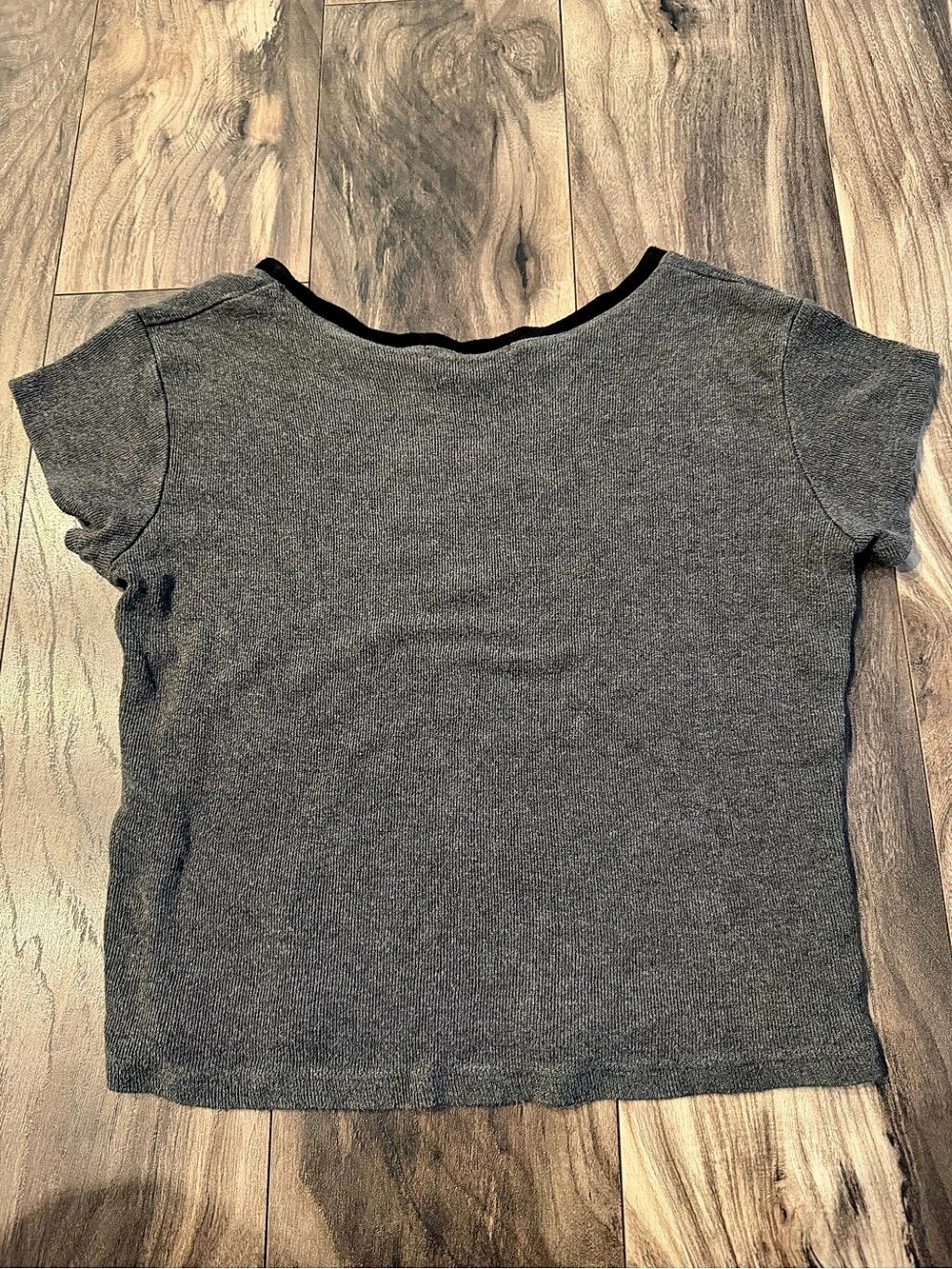 ๐ฉถ Brandy Melville Grey Ribbed Ringer Baby Tee OS - Picture 2 of 4